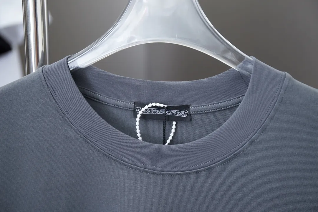 🅿️200 Chrome Hearte 25SS early spring new model, hot diamond short sleeves, light luxury, essential item for daily commuting for men and women, correct version, welcome to compare, detailed features · 280 grams of 100% pure cotton double yarn jersey fabric · Special thickened 32 pieces of double-strand 1X1 thread in the same vat custom dyeing · Imported Australian matte pearlescent diamonds · Double needle stitching and cross-stitching technology · Original main mark, washed tag, brand moisture-proof paper packaging Color: black/white/grey Size: S/M/L/XL